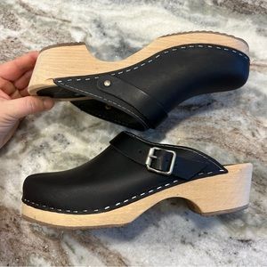 NEW Lotta Swedish Clogs, Black with strap and natural wood sole